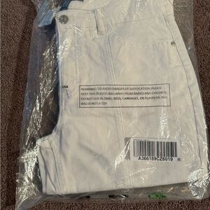 NEW Never opened Lisa Rinna white denim size -10-